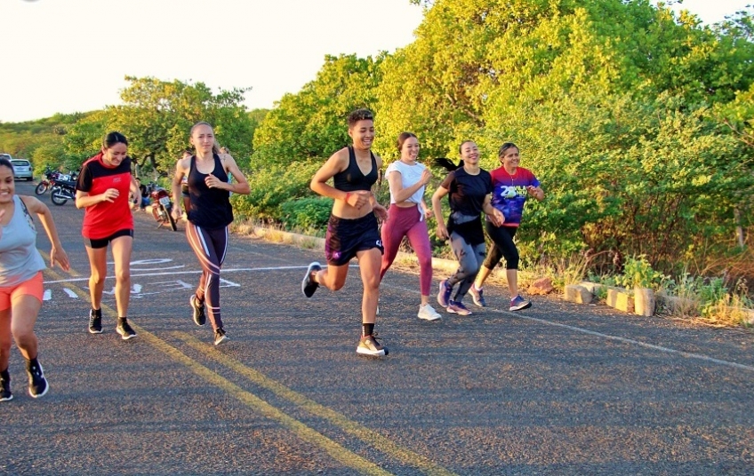 Maratonas, ato cívico e café da manhã abrem 6º dia de atividades e celebram os 28 anos de Vila Nova